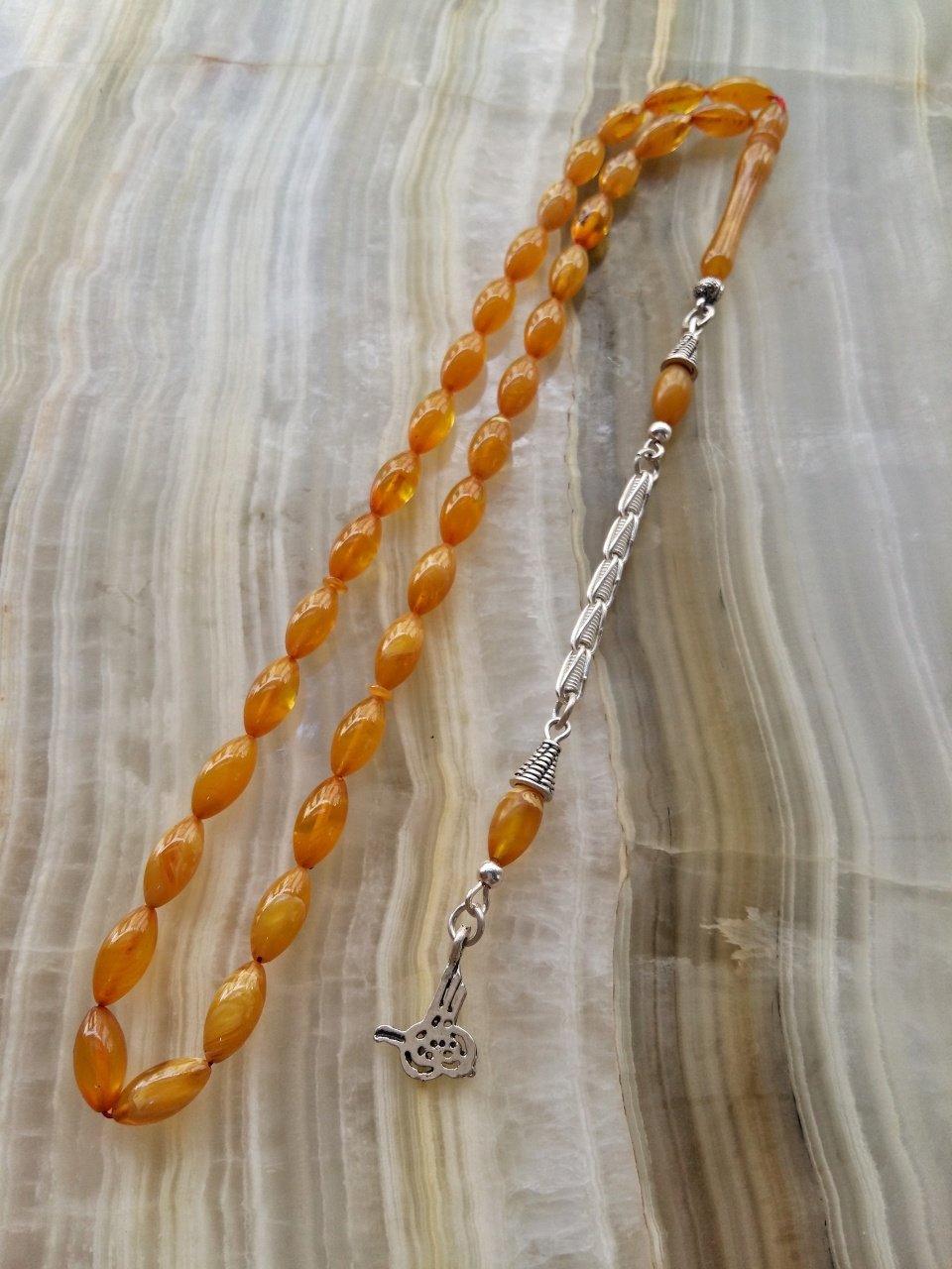 925 Ayar Gümüş Püsküllü Hareli Can Alıcı Rengiyle Elinizden Düşürmeyeceğiniz Sıkma Kehribar Tesbih