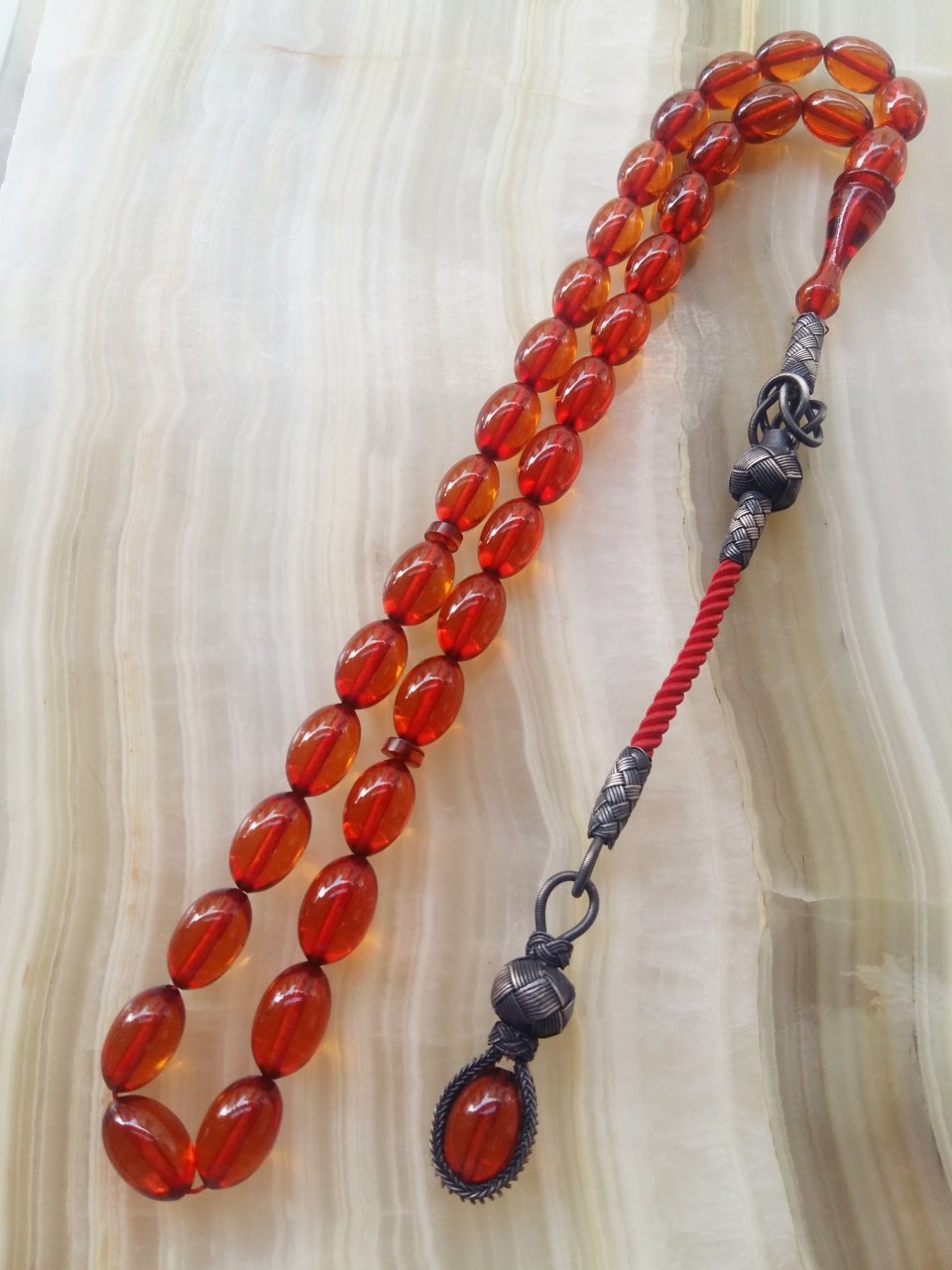 Kazaz Püsküllü Elde Yağ Gibi Çekimi Olan Birinci Kalite Malzemeden Yapılmış Sıkma Kehribar Tesbih