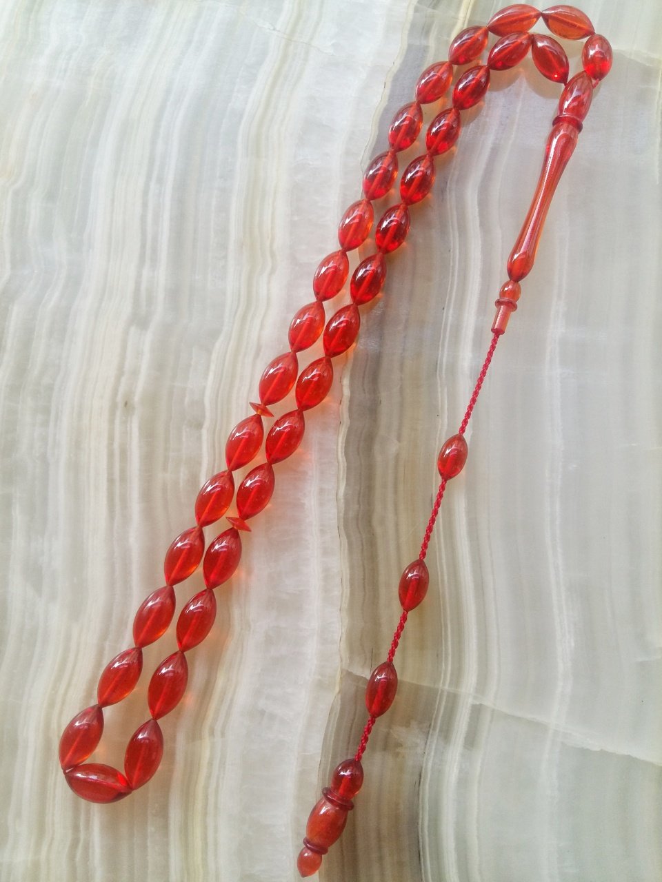 İbrahim Uysal Atölye Yapımı Sistemli Ateş Kehribar Tesbih.Ürün Piyasanın en iyi Hammaddesinden Yapılmış Olup Canlı Rengiyle,Yumuşak Dokusu ve Kusursuz İşçiligiyle Tesbih Severlerin Beğenisine Sunulmuştur