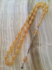 Özel İşçilikli 925 Ayar Gümüş Püsküllü Ateş Kehribar Tesbih. Ürün Piyasanın en iyi Hammaddesinden Yapılmış Olup Canlı Rengiyle,Yumuşak Dokusu ve Kusursuz İşçiligiyle Tesbih Severlerin Beğenisine Sunulmuştur