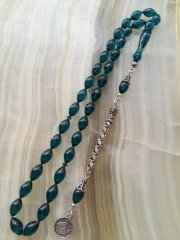 Özel İşçilikli 925 Ayar Gümüş Püsküllü Ateş Kehribar Tesbih. Ürün Piyasanın en iyi Hammaddesinden Yapılmış Olup Canlı Rengiyle,Yumuşak Dokusu ve Kusursuz İşçiligiyle Tesbih Severlerin Beğenisine Sunulmuştur