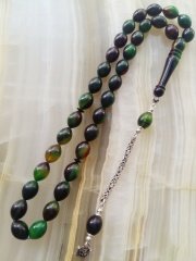 Çektikçe Parlayacak Hareli 925 Ayar Gümüş Püsküllü Sıkma Kehribar Tesbih. Tesbih Malzemesi Piyasanın en iyi Hammadesinden Yapılmış Olup Canlılık Renk Yumuşak Dokusu ve Kusursuz Isciligiyle Tesbih Severlerin Beğenisine Sunulmuştur.