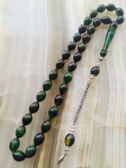 Çektikçe Parlayacak Hareli 925 Ayar Gümüş Püsküllü Sıkma Kehribar Tesbih. Tesbih Malzemesi Piyasanın en iyi Hammadesinden Yapılmış Olup Canlılık Renk Yumuşak Dokusu ve Kusursuz Isciligiyle Tesbih Severlerin Beğenisine Sunulmuştur.