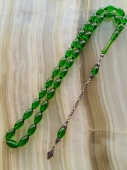 Özel İşçilikli Atölye Yapımı 925 Ayar Gümüş Püsküllü Ateş Kehribar Tesbih.Ürün Piyasanın en iyi Hammaddesinden Yapılmış Olup Canlı Rengiyle, Yumuşak Dokusu ve Kusursuz İşçiligiyle Tesbih Severlerin Beğenisine Sunulmuştur.