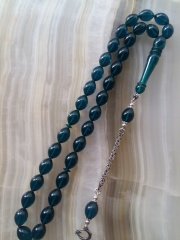 Özel İşçilikli Atölye Yapımı 925 Ayar Gümüş Püsküllü Ateş Kehribar Tesbih.Ürün Piyasanın en iyi Hammaddesinden Yapılmış Olup Canlı Rengiyle, Yumuşak Dokusu ve Kusursuz İşçiligiyle Tesbih Severlerin Beğenisine Sunulmuştur.