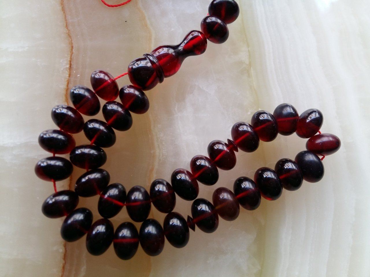 Basık Kesim Bilek Boy Hatasız Kırmızı Yansımalı Ateş Kehribar Tesbih