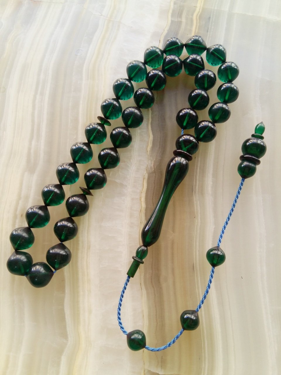 Özel İşçilikli Sistemli Ateş Kehribar Tesbih.Tesbihimiz Piyasanın en iyi Hammadesinden Yapılmış Olup Canlılık Renk Yumuşak Dokusu ve Kusursuz İşçiliği ile Tesbih Severlerin Beğenisine Sunulmuştur.