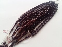 Özel İşçilikli Atölye Yapımı Hareli Sıkma Kehribar Tesbih.Ürün Piyasanın en iyi Hammaddesinden Yapılmış Olup Canlı Rengiyle, Yumuşak Dokusu ve Kusursuz İşçiligiyle Tesbih Severlerin Beğenisine Sunulmuştur.