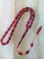 Hareli Özel İşçilikli Sistemli Elde Yağ Gibi Çekimi Olan Sıkma Kehribar Tesbihimiz Birinci Kalite Malzemeden Yapılmış Olup Yumuşak Dokusu ve Kusursuz İşçiliği ile Tesbih Severlerin Beğenisine Sunulmuştur.