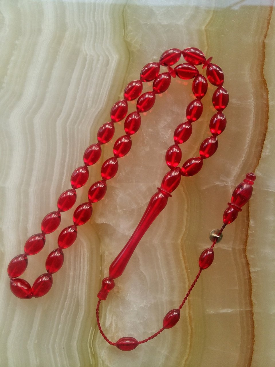 Tesbihimiz Piyasanın En Kaliteli Hammadesinden Yapılmıştır.Sistemli Özel İşçilikli Kolleksiyonluk Beyzi Kesim Ateş Kehribar Tesbih.