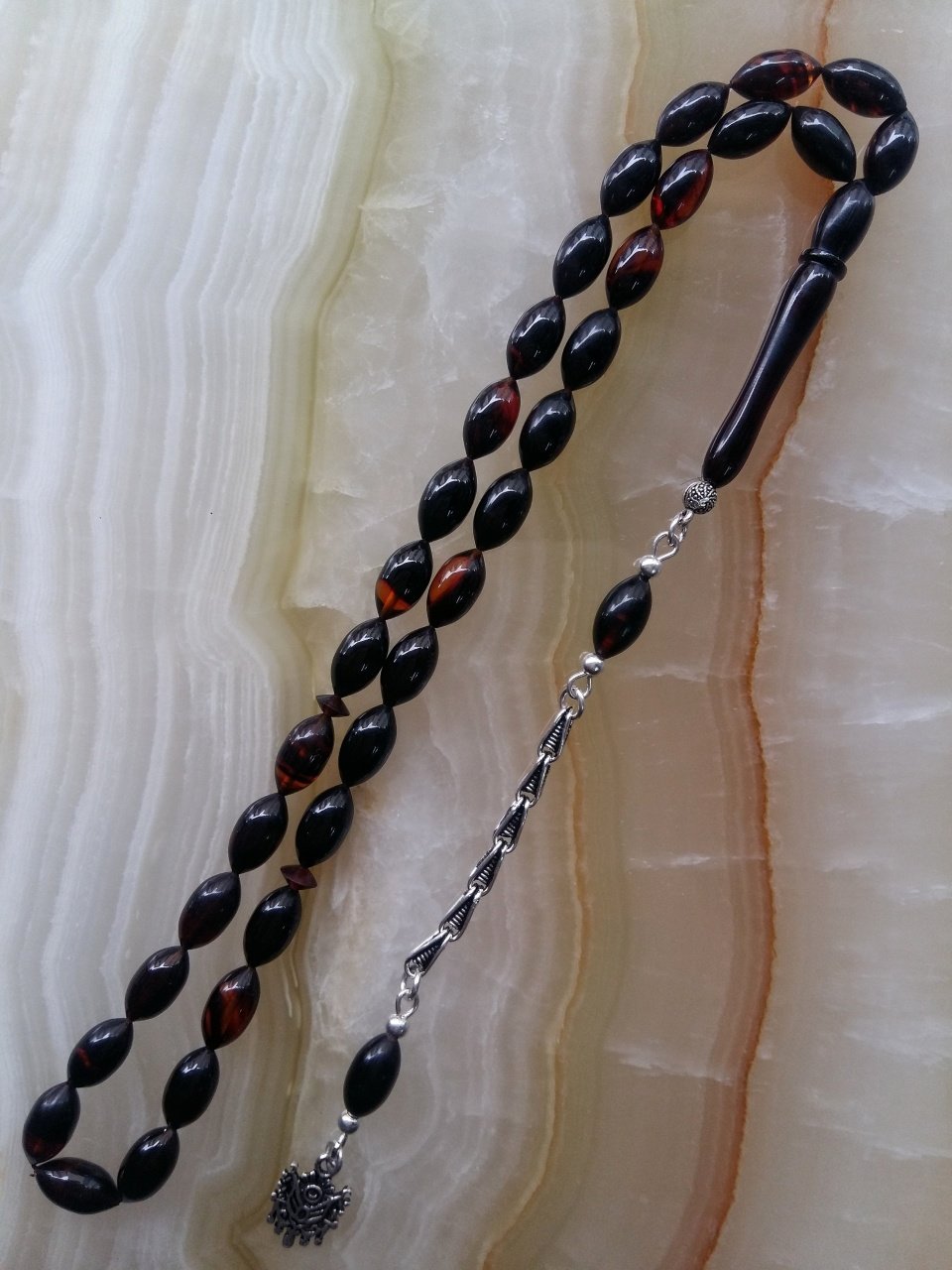 925 Ayar Gümüş Püsküllü Özel İşçilikli Hareli Beyzi Kesim Sıkma Kehribar Tesbih