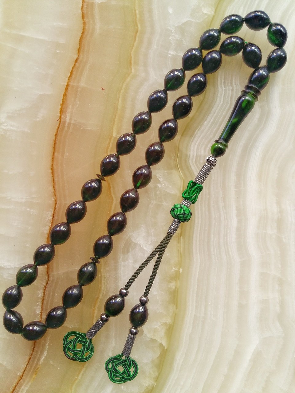 Kazaz Püsküllü Hareli İmamesi İşçilikli Kolleksiyonluk Piyasanın En Kaliteli Hammadesinden Yapılmış Beyzi Kesim Yeşil Yansimalı Ateş Kehribar Tesbih