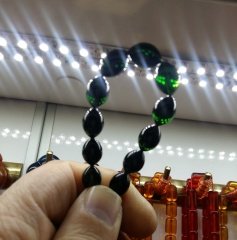 Kazaz Püsküllü Hareli İmamesi İşçilikli Kolleksiyonluk Piyasanın En Kaliteli Hammadesinden Yapılmış Beyzi Kesim Yeşil Yansimalı Ateş Kehribar Tesbih