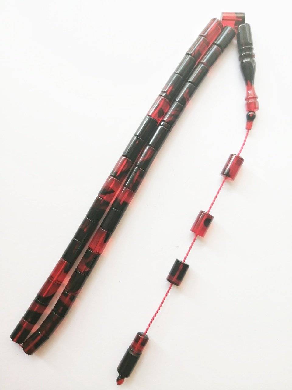 Sistem Püsküllü Kesme Model Kırmızı Siyah Hareli Sıkma Kehribar Tesbih