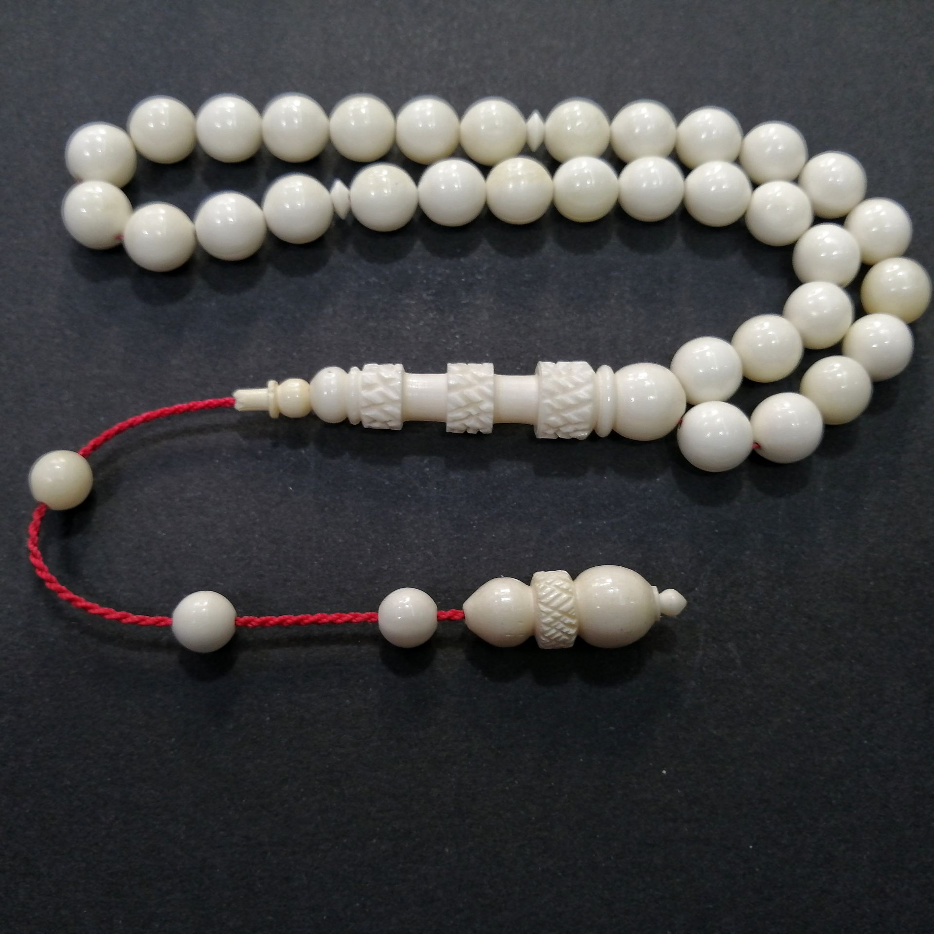 Sistem Püsküllü İmamesi İşçilikli Küre Kesim Deve Kemiği Tesbih