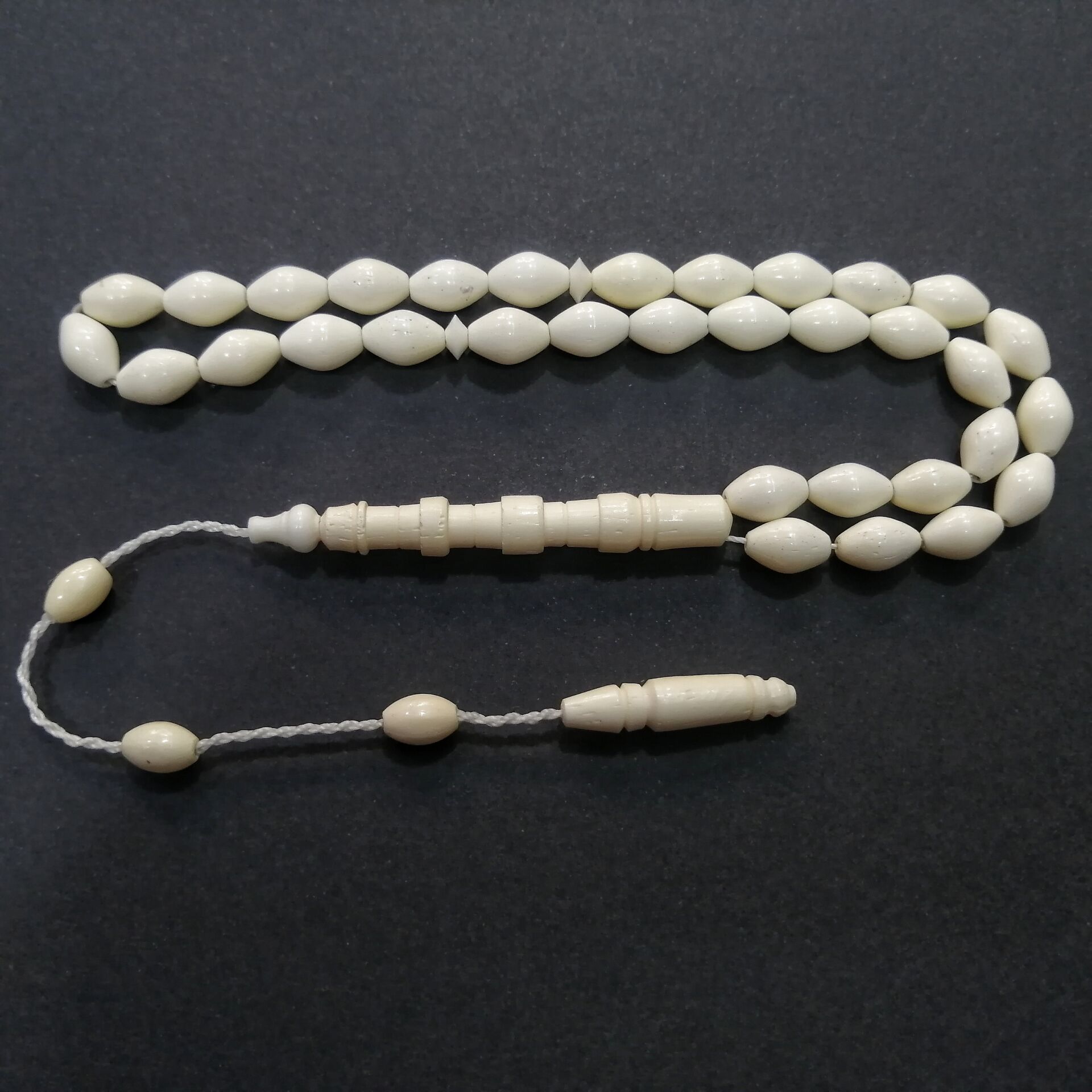 Sistem Püsküllü İmamesi İşçilikli Beyzi Kesim Deve Kemiği Tesbih