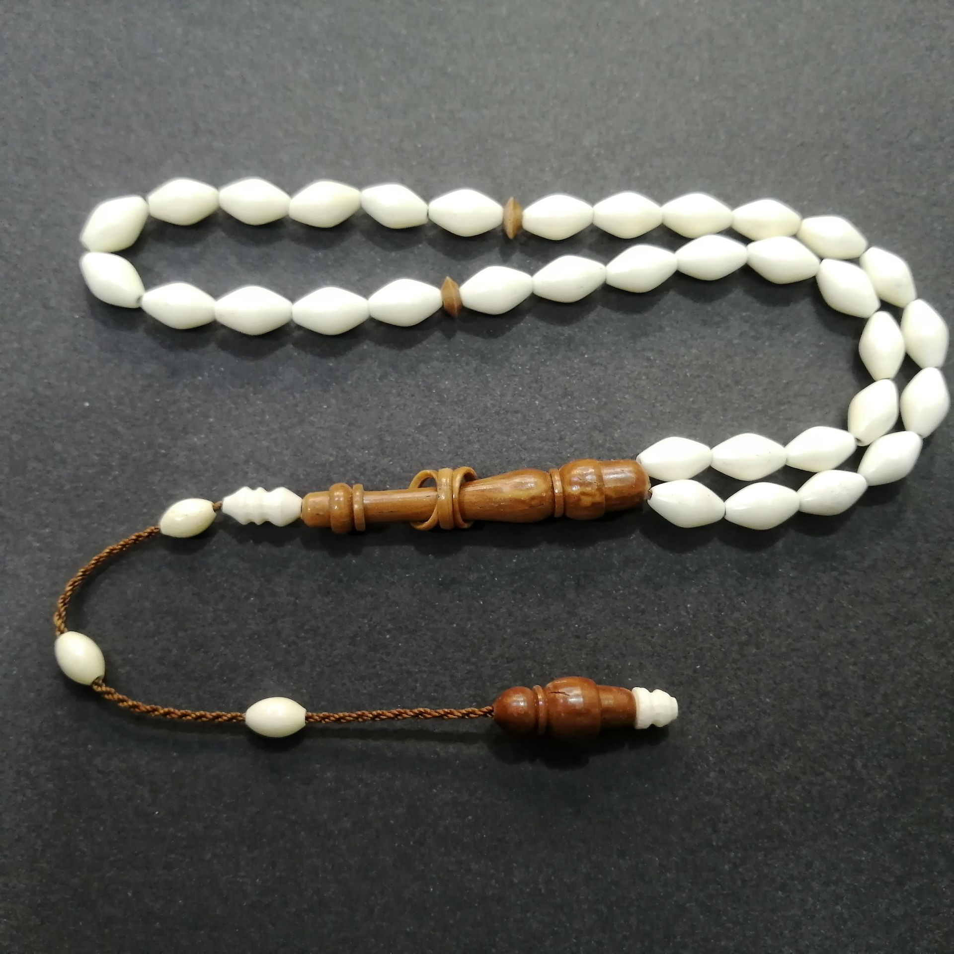 Sistem Püsküllü İmamesi Halkalı Beyzi Kesim Deve Kemiği Tesbih