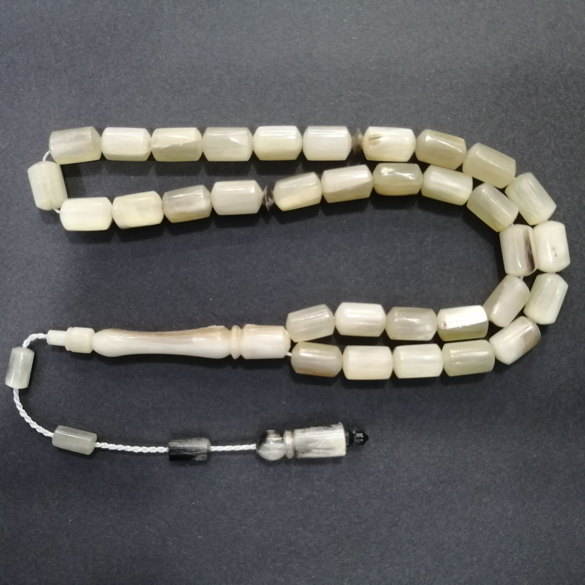 Sistem Püsküllü Uçlu Kapsül Kesim Koç Boynuzu Tesbih