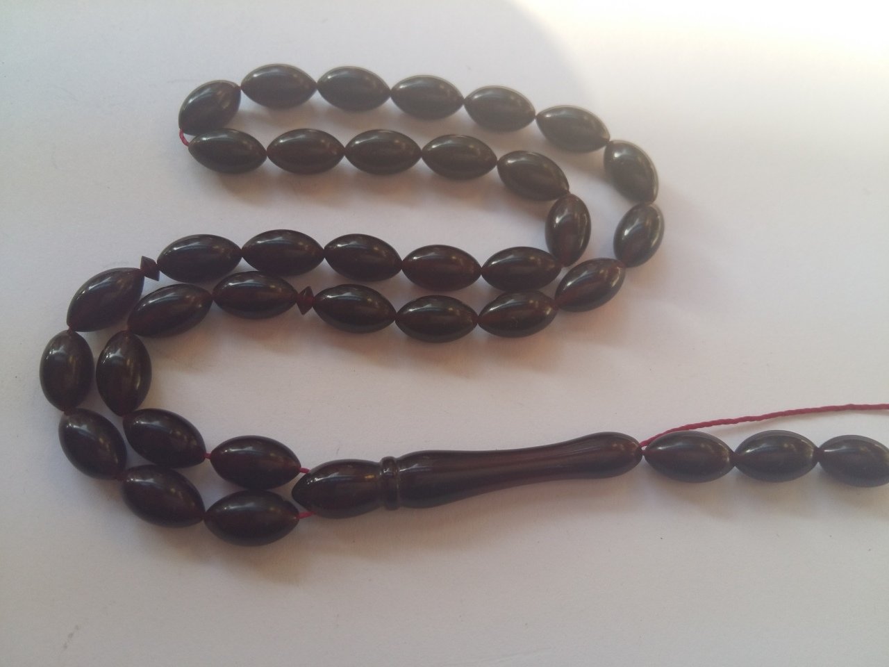 Kırmızı Yansımalı Sıkma Kehribar Tesbih