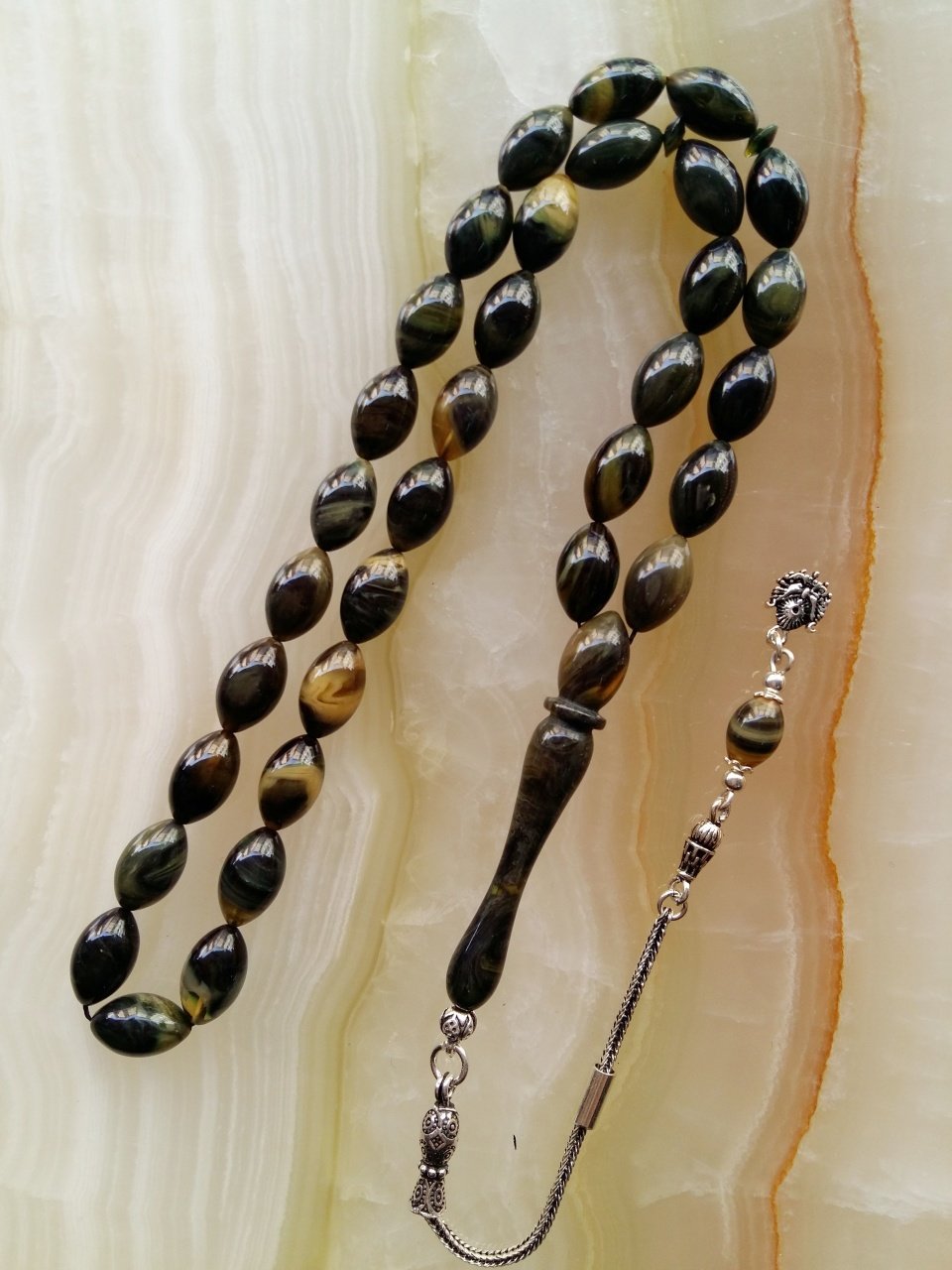 925 Ayar Gümüş Püsküllü Özel İşçilikli Atölye Yapımı Beyzi Kesim Hareli Sıkma Kehribar Tesbih