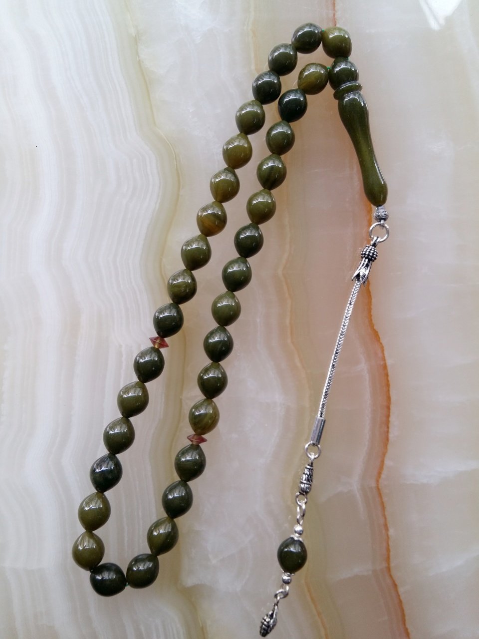 925 Ayar Gümüş Püsküllü Özel İşçilikli Atölye Yapımı Sıgırcık Kesim Hareli Sıkma Kehribar Tesbih