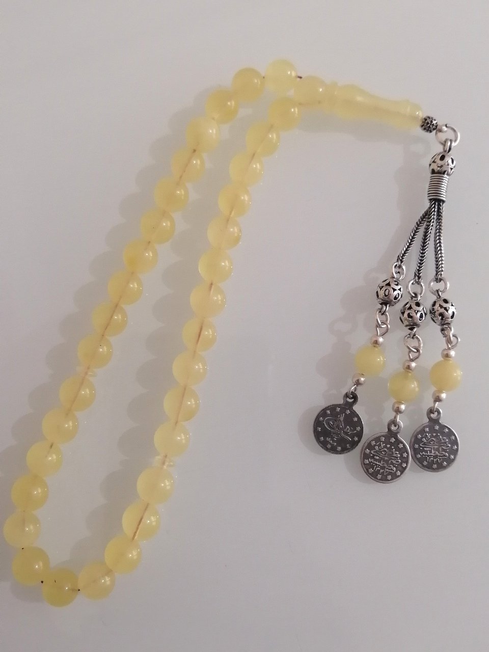 925 Ayar Gümüş Püsküllü Küre Kesim Mat Doğal Damla Kehribar Tesbihimiz Toptan Fiyatına Türkiyenin Online Toptan Tesbih Satış Sitesi toptantesbih.com da Beğeninize Sunulmuştur