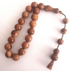 Sistem Püsküllü 17 li Dinlendirilmiş Kukadan İmalat Küre Kesim Kuka Tesbihimiz Toptan Fiyatına Türkiyenin Online Toptan Tesbih Satış Sitesi toptantesbih.com da Beğeninize Sunulmuştur