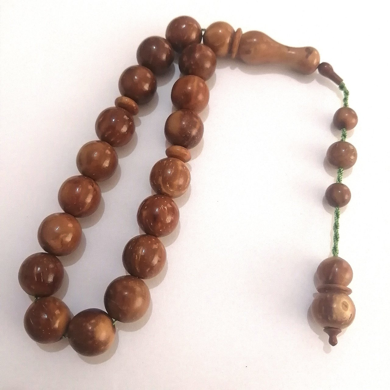 Sistem Püsküllü Dinlendirilmiş Kukadan İmalat 17 li Efe Model Küre Kesim Kuka Tesbihimiz Toptan Fiyatına Türkiyenin Online Toptan Tesbih Satış Sitesi toptantesbih.com da Beğeninize Sunulmuştur