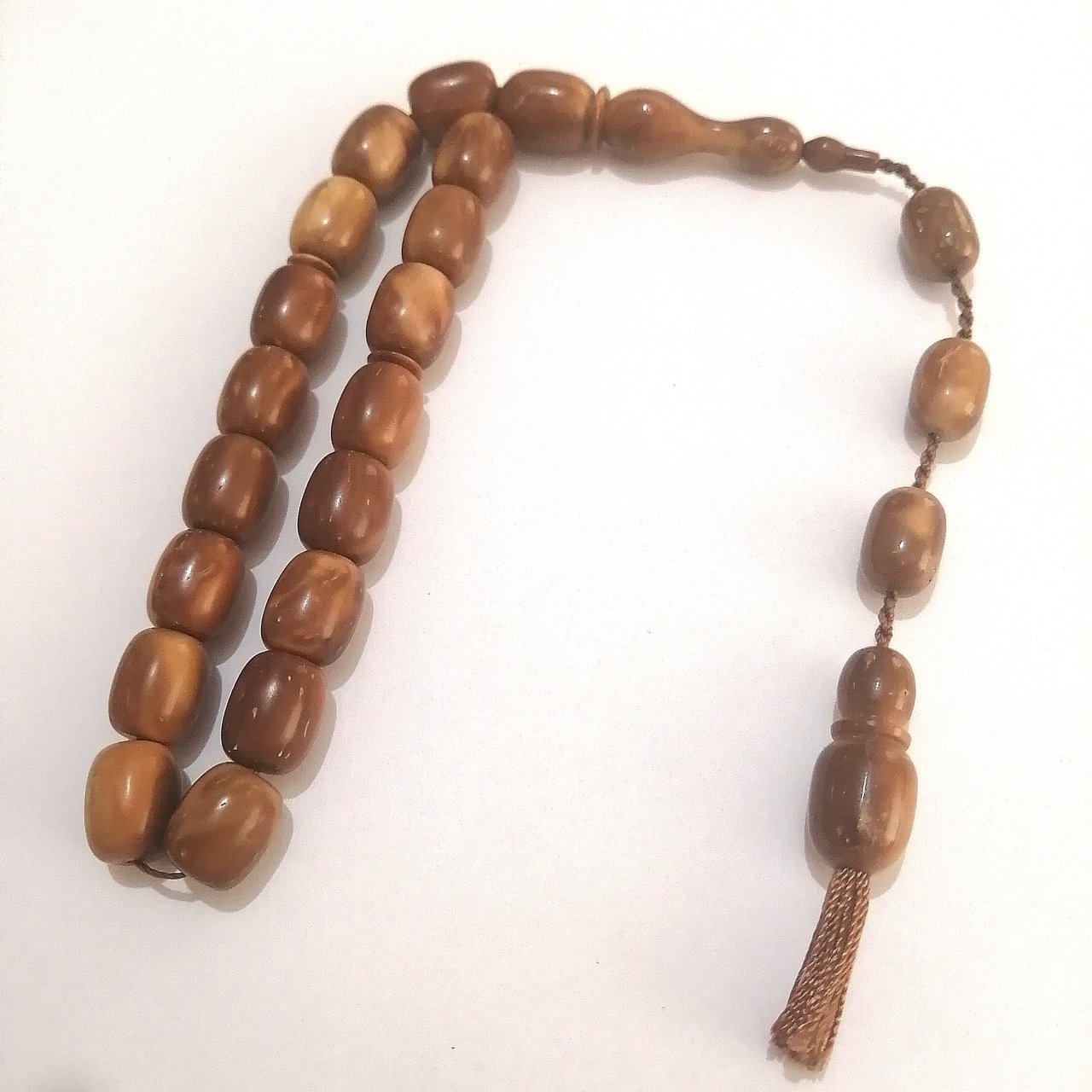 Sistem Püsküllü Dinlendirilmiş Kukadan İmalat 17 li Efe Model Kapsül Kesim Kuka Tesbihimiz Toptan Fiyatına Türkiyenin Online Toptan Tesbih Satış Sitesi toptantesbih.com da Beğeninize Sunulmuştur