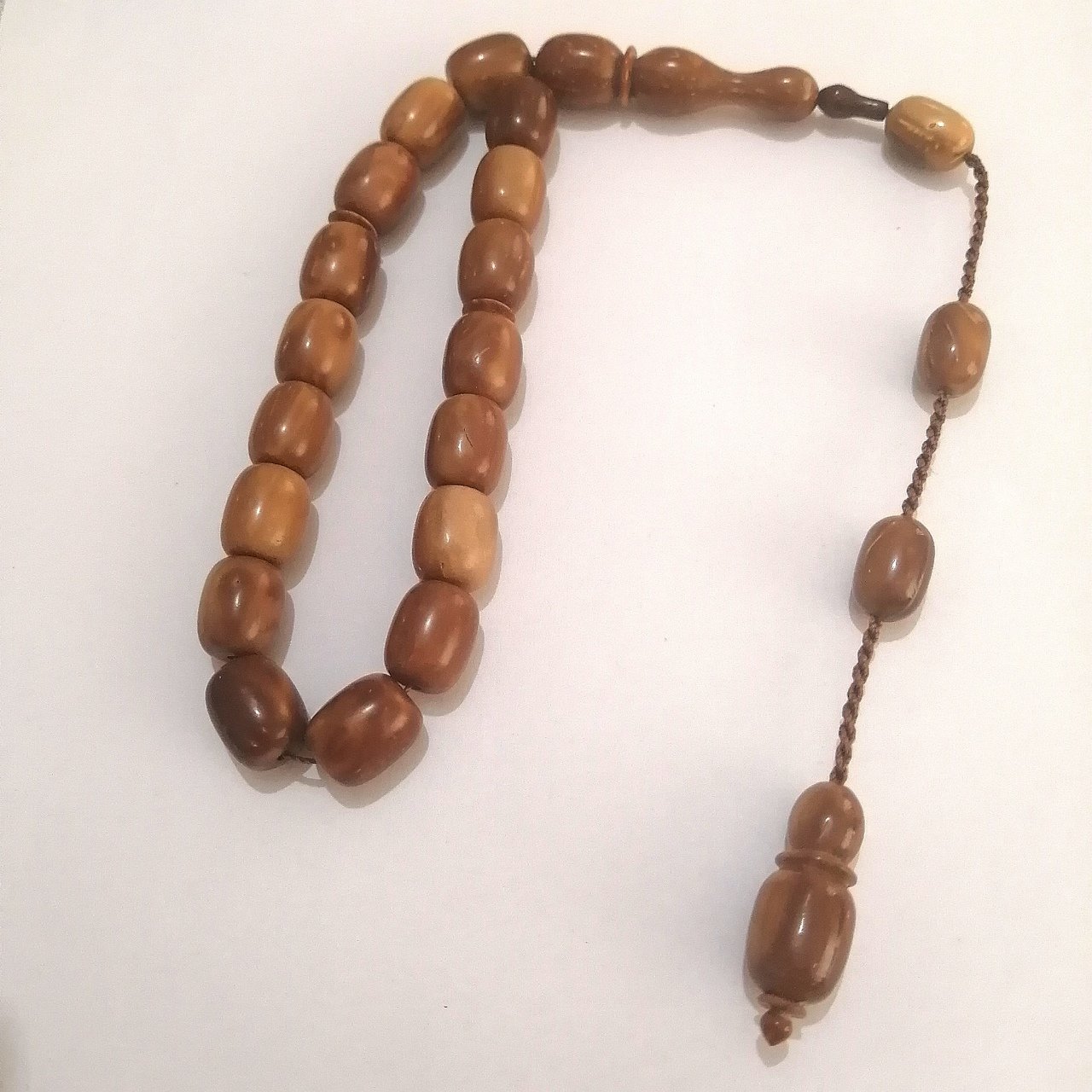 Sistem Püsküllü Dinlendirilmiş Kukadan İmalat 17 li Efe Model Kapsül Kesim Kuka Tesbihimiz Toptan Fiyatına Türkiyenin Online Toptan Tesbih Satış Sitesi toptantesbih.com da Beğeninize Sunulmuştur