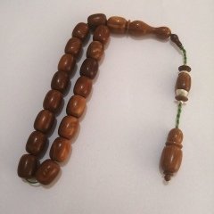 Sistem Püsküllü Dinlendirilmiş Kukadan İmalat 17 li Efe Model Kapsül Kesim Kuka Tesbihimiz Toptan Fiyatına Türkiyenin Online Toptan Tesbih Satış Sitesi toptantesbih.com da Beğeninize Sunulmuştur